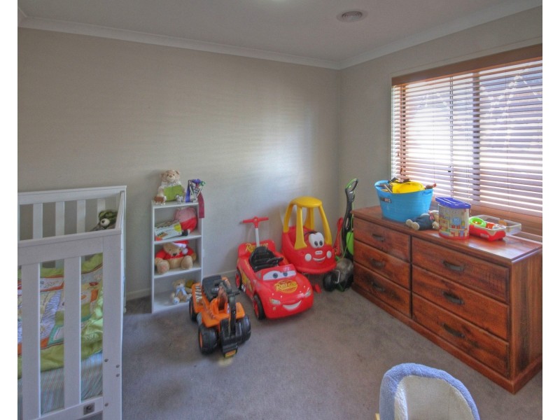 16 Jim Way, Paynesville VIC 3880