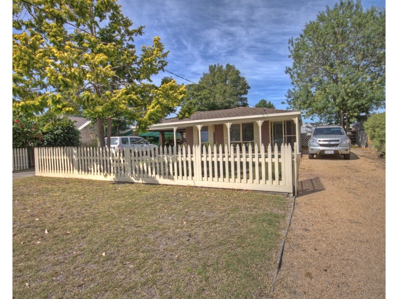 3 Manoora Ave, Paynesville VIC 3880