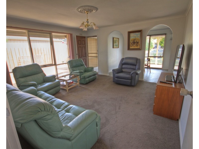 3 Manoora Ave, Paynesville VIC 3880