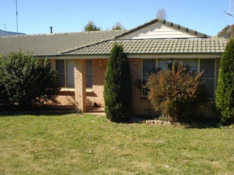 8 Hawke Street, Blayney NSW 2799