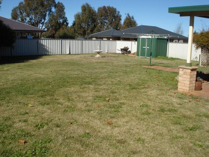 8 Hawke Street, Blayney NSW 2799