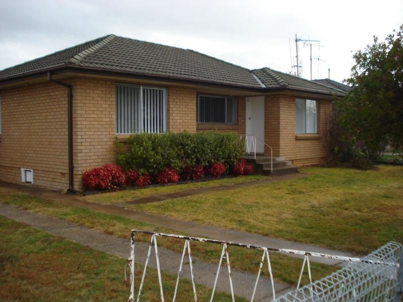 11 Cooper Street, Blayney NSW 2799