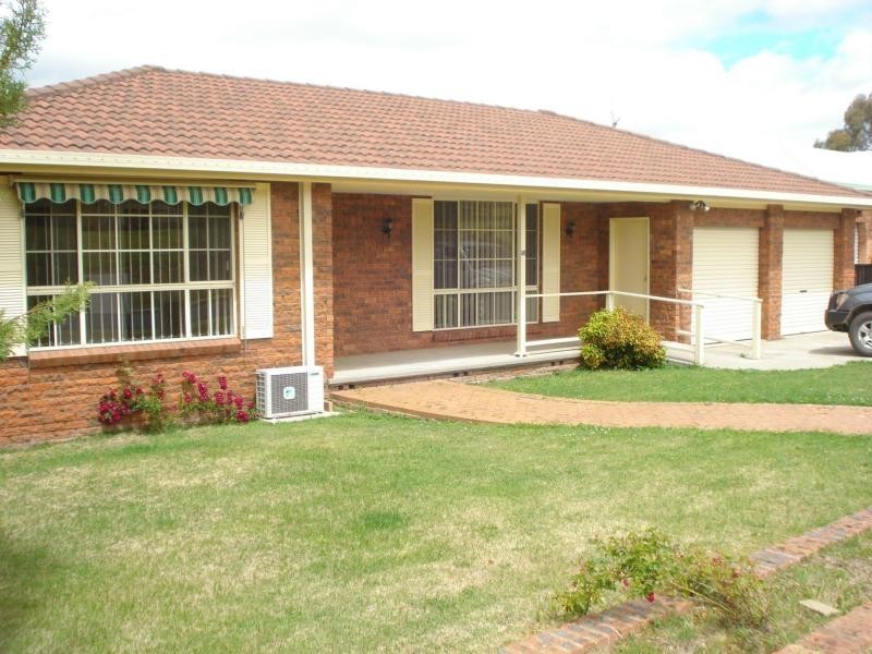 12 Palmer Street, Blayney NSW 2799