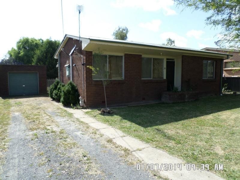 8 Queen Street, Blayney NSW 2799