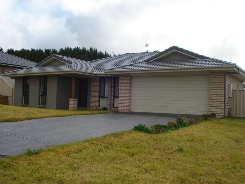 9 Lovejoy Avenue, Blayney NSW 2799