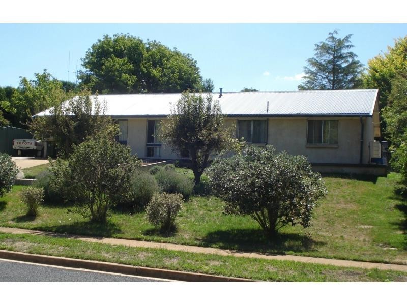 6 Euroka Place, Blayney NSW 2799