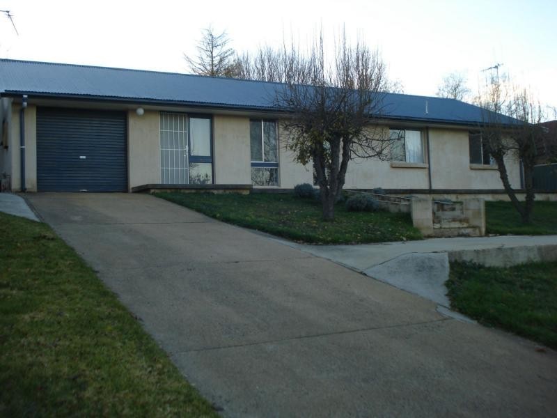 6 Euroka Place, Blayney NSW 2799