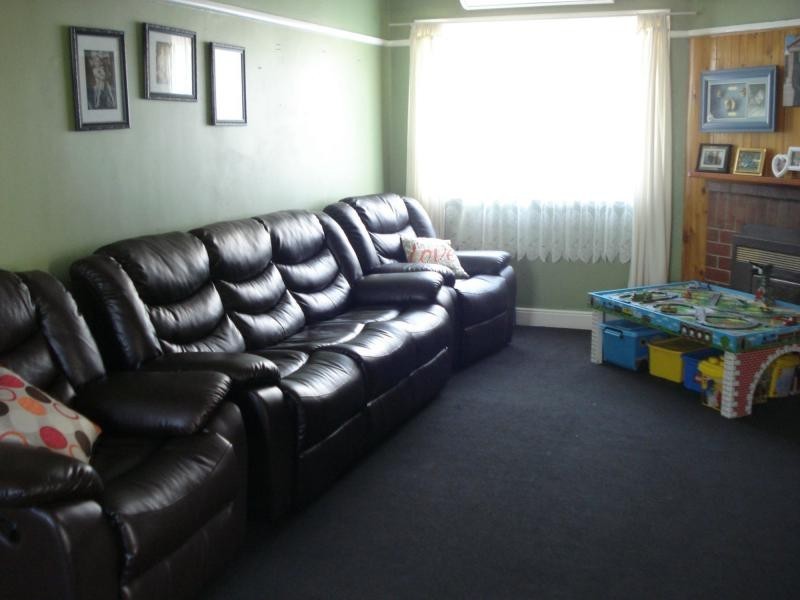 6 Burton Street, Blayney NSW 2799