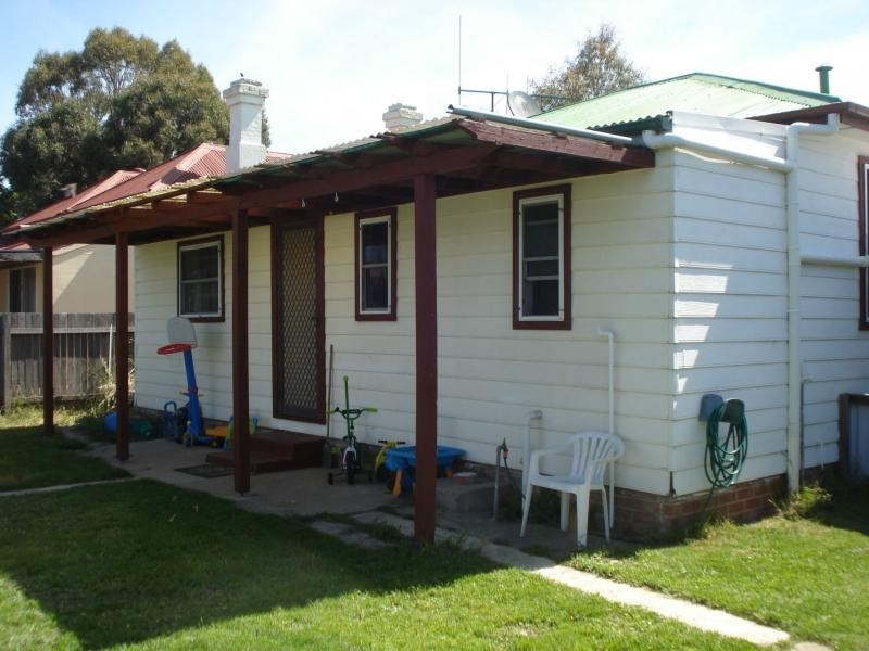 6 Burton Street, Blayney NSW 2799