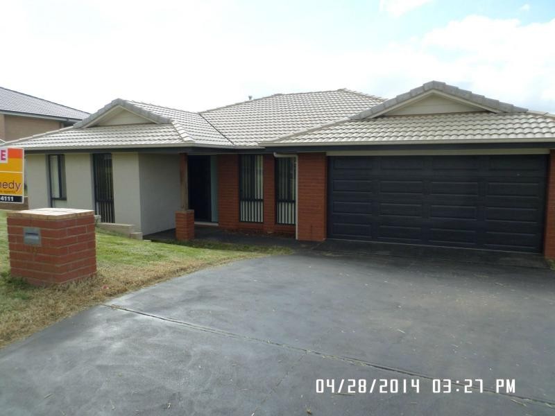 13 Meek Street, Blayney NSW 2799