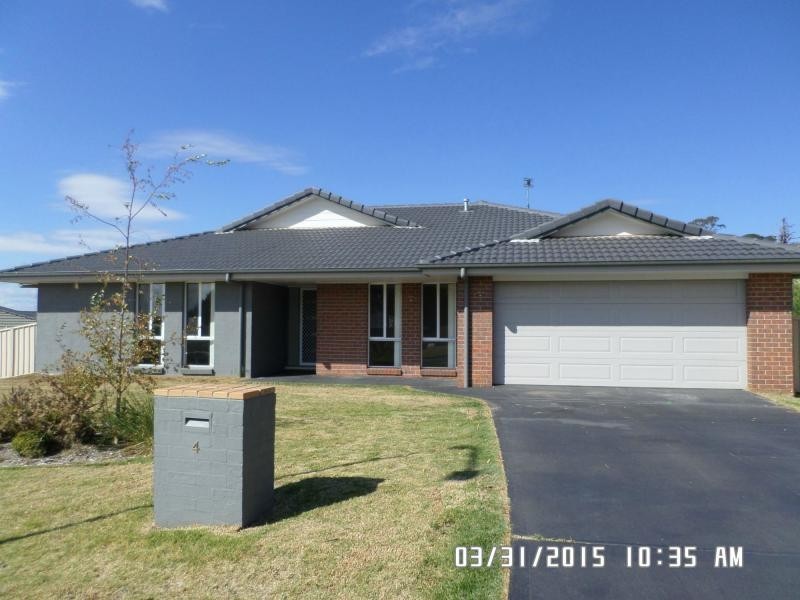 4 Lovejoy Avenue, Blayney NSW 2799