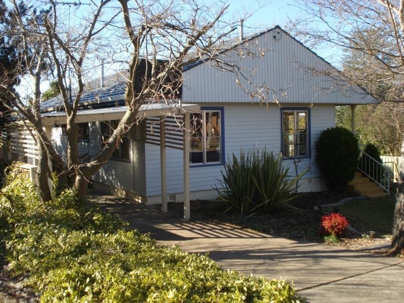 20 Rowlands Street, Blayney NSW 2799