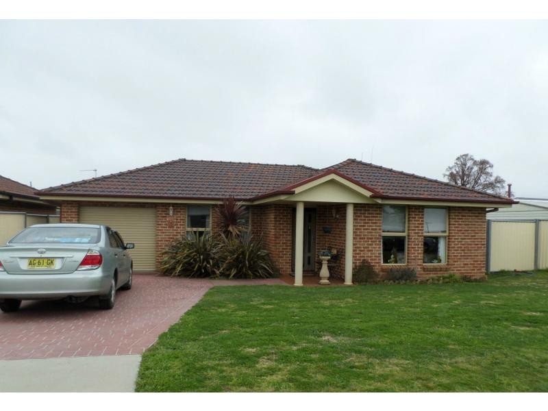 15 Binstead Street, Blayney NSW 2799