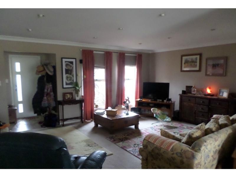 15 Binstead Street, Blayney NSW 2799