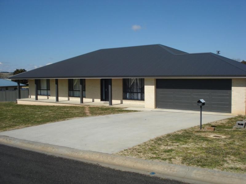 30 Plumb Street, Blayney NSW 2799
