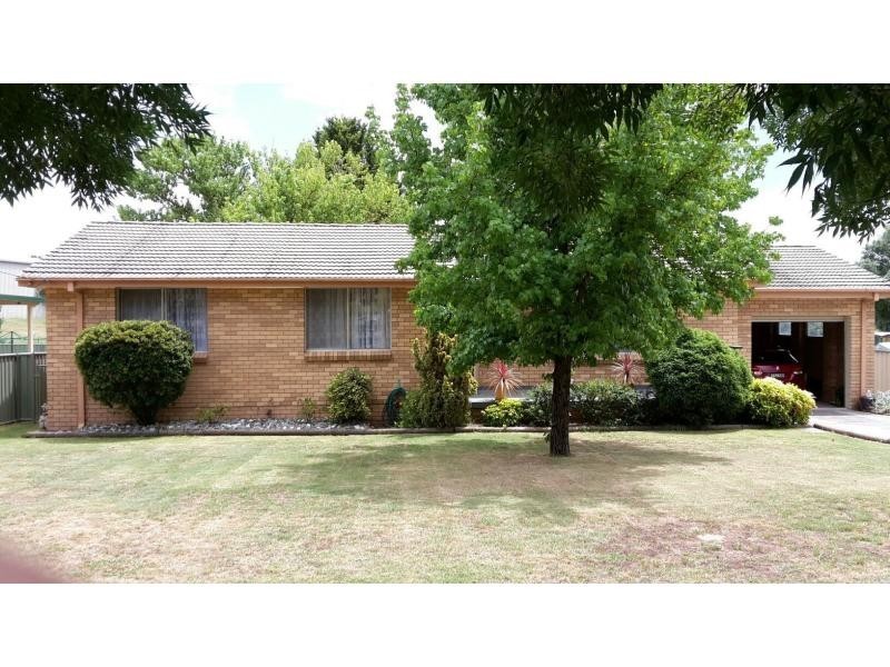 19 Mount Errol Street, Blayney NSW 2799