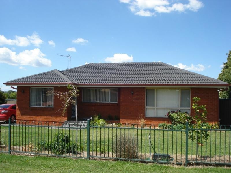 6 Gilchrist Street, Blayney NSW 2799