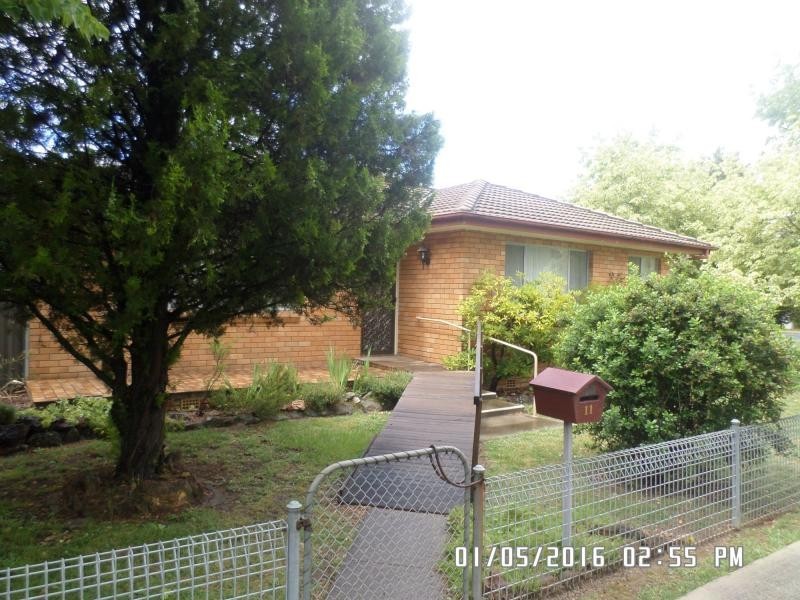 11 Charles Street, Blayney NSW 2799