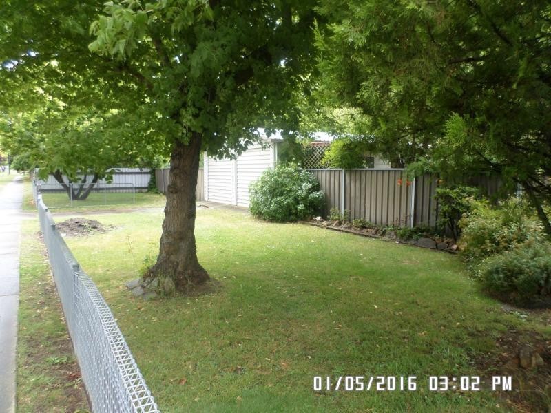 11 Charles Street, Blayney NSW 2799