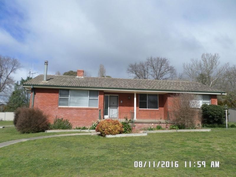 7 Amos Avenue, Blayney NSW 2799