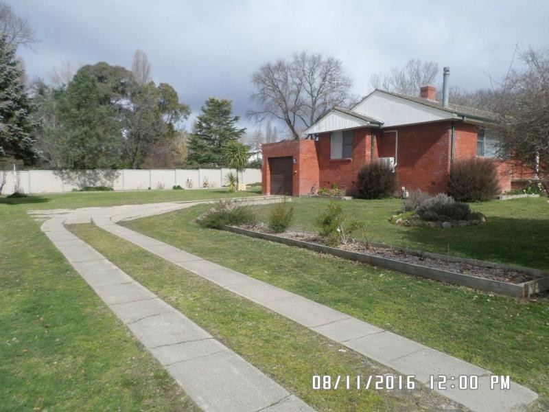7 Amos Avenue, Blayney NSW 2799