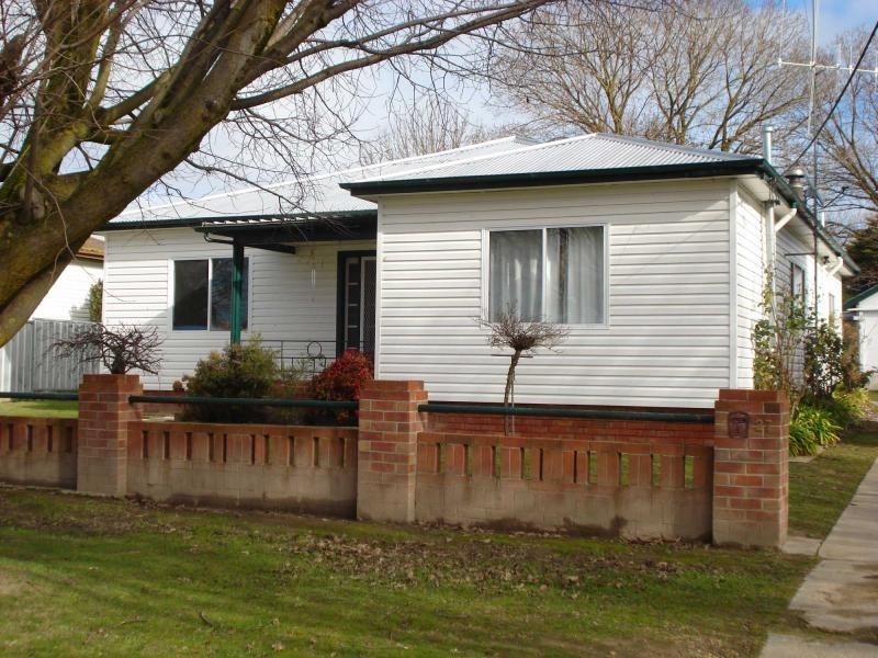 27 Mount Street, Blayney NSW 2799