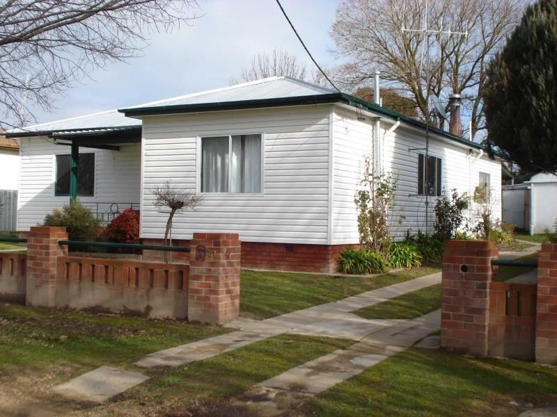 27 Mount Street, Blayney NSW 2799
