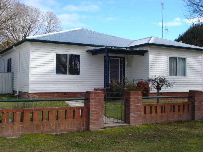 27 Mount Street, Blayney NSW 2799