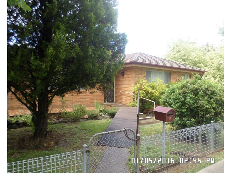 11 Charles Street, Blayney NSW 2799