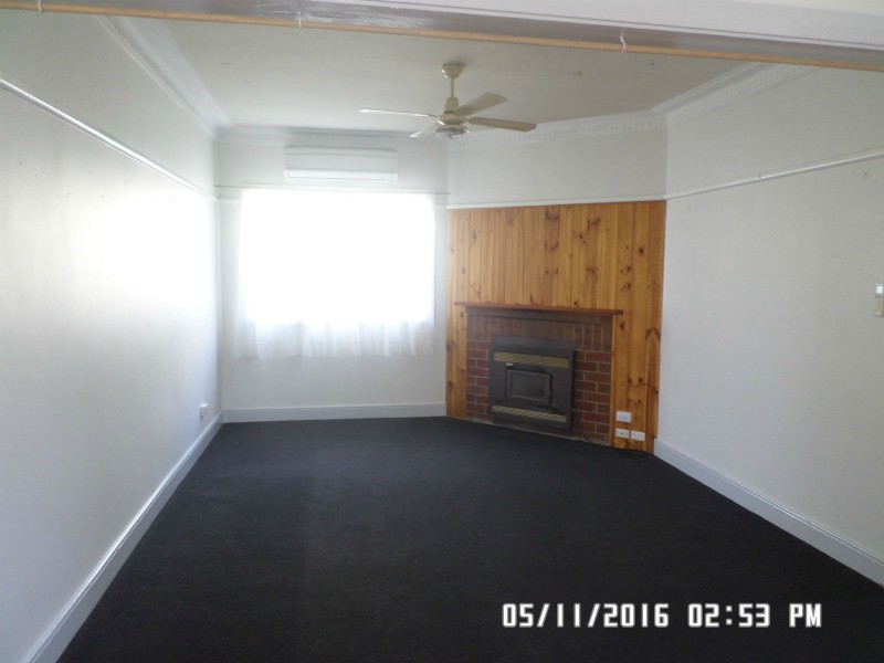 6 Burton Street, Blayney NSW 2799