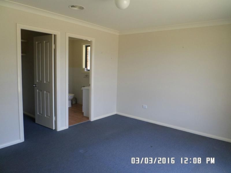 16 Johnston Crescent, Blayney NSW 2799