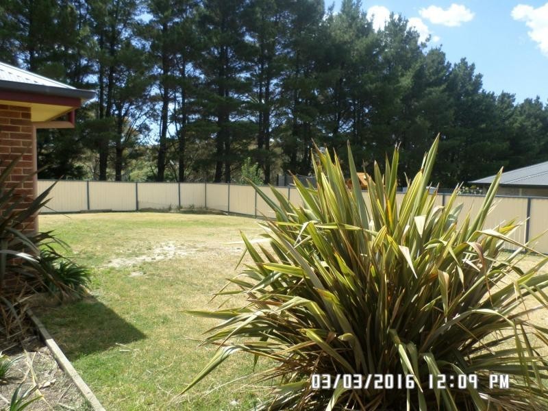 16 Johnston Crescent, Blayney NSW 2799