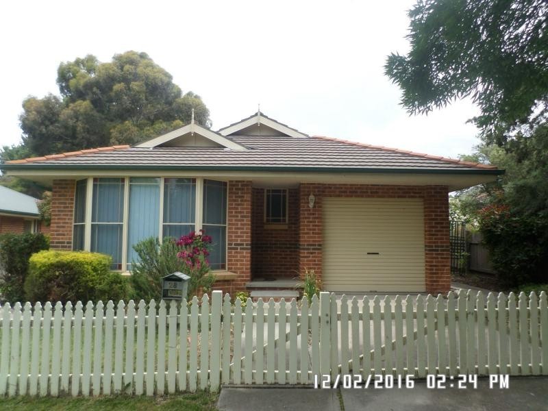 28 Charles Street, Blayney NSW 2799