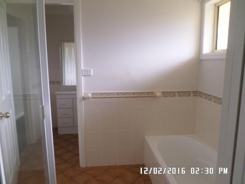 28 Charles Street, Blayney NSW 2799