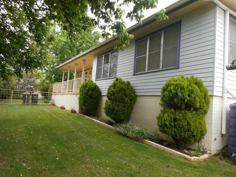 20 Rowlands Street, Blayney NSW 2799