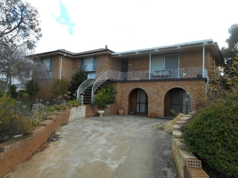 3 Stirling Place, Blayney NSW 2799