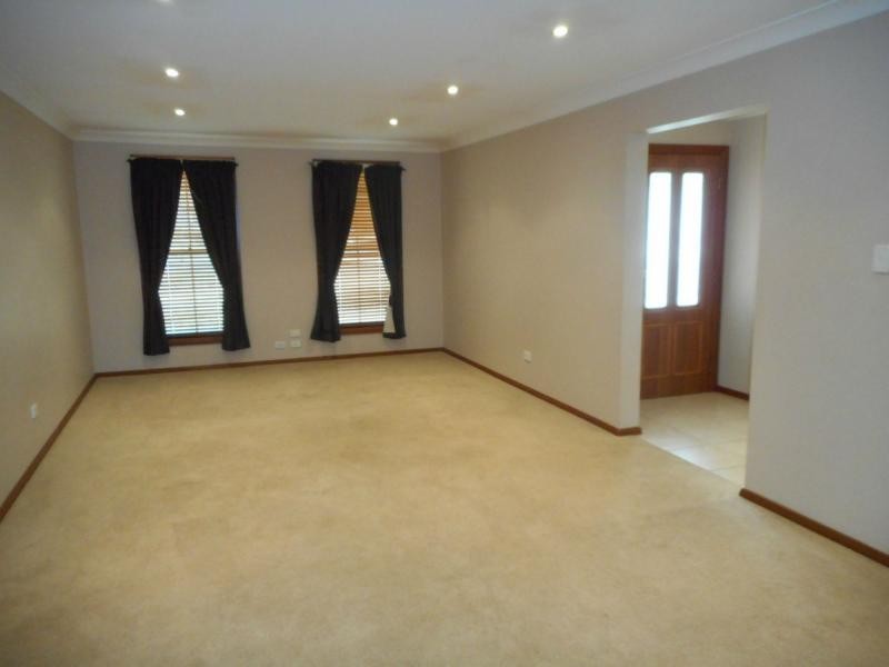 5 Piggott Place, Blayney NSW 2799