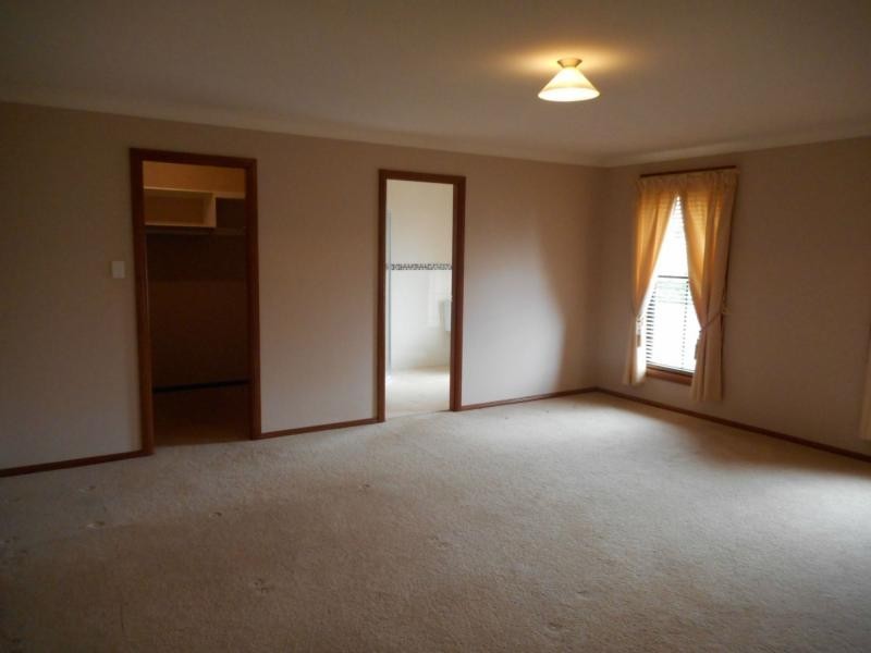 5 Piggott Place, Blayney NSW 2799