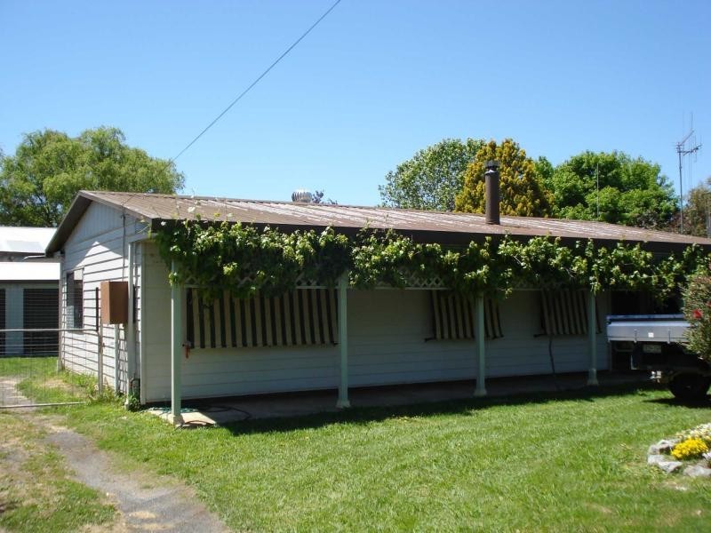 24 Queen Street, Blayney NSW 2799