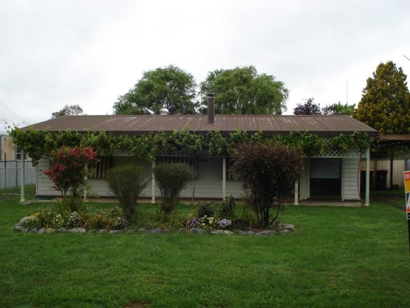 24 Queen Street, Blayney NSW 2799