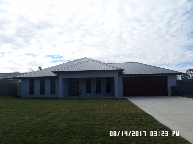 8 Mitchell St, Blayney NSW 2799