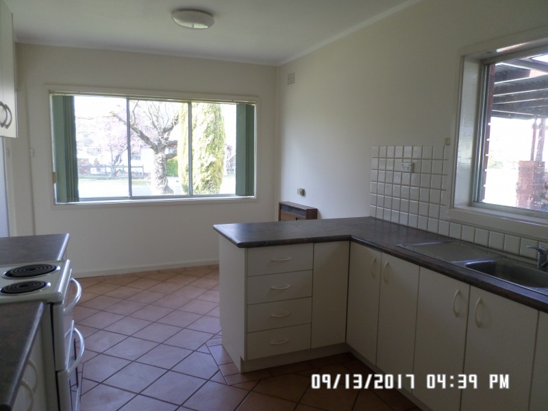 1 Maple Pl, Blayney NSW 2799