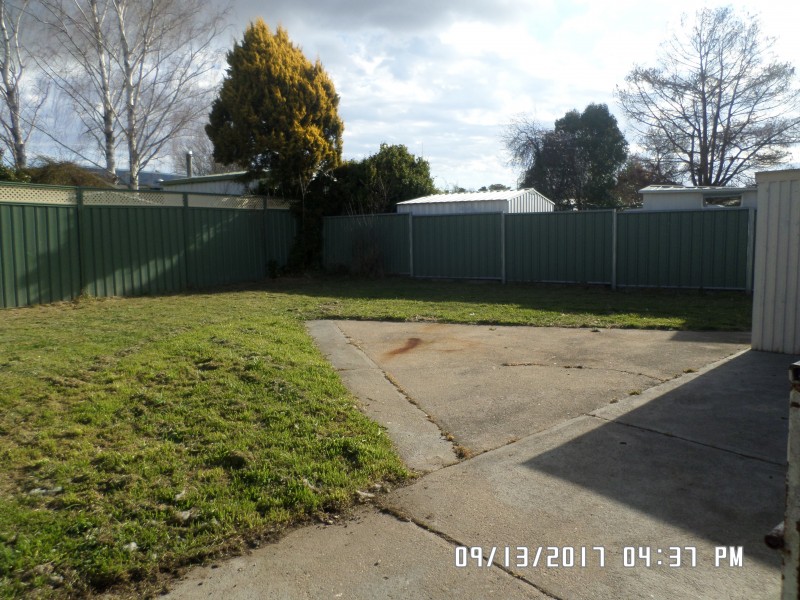 1 Maple Pl, Blayney NSW 2799
