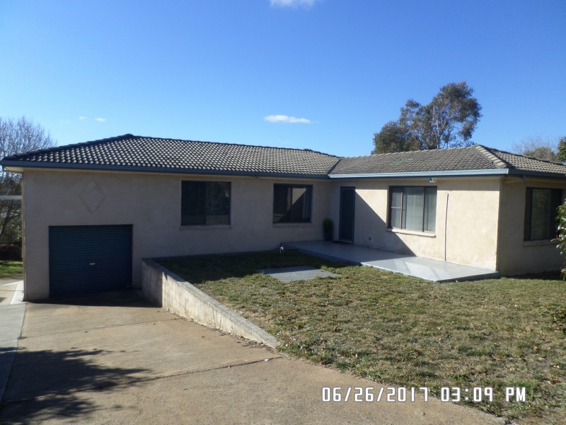 30 Polona St, Blayney NSW 2799