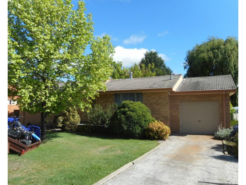 19 Mount Errol St, Blayney NSW 2799
