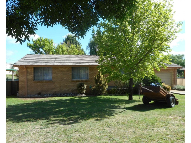19 Mount Errol St, Blayney NSW 2799