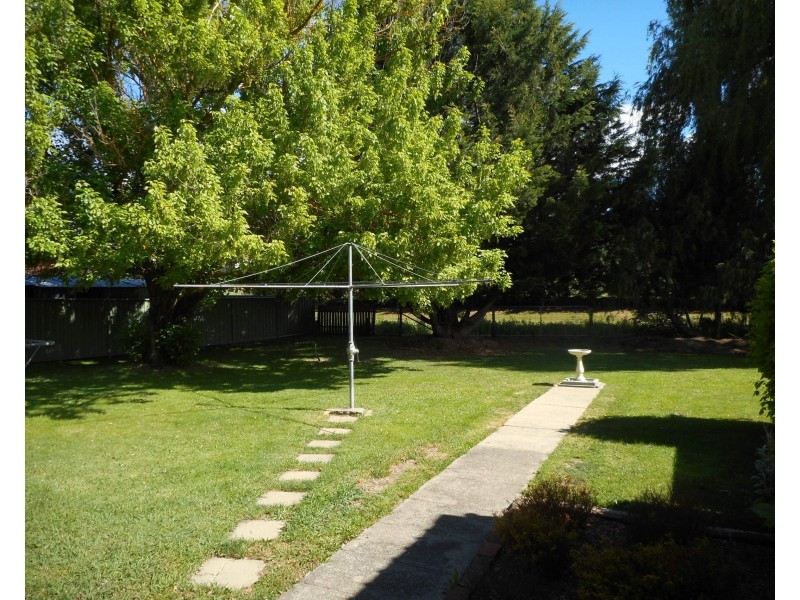 19 Mount Errol St, Blayney NSW 2799