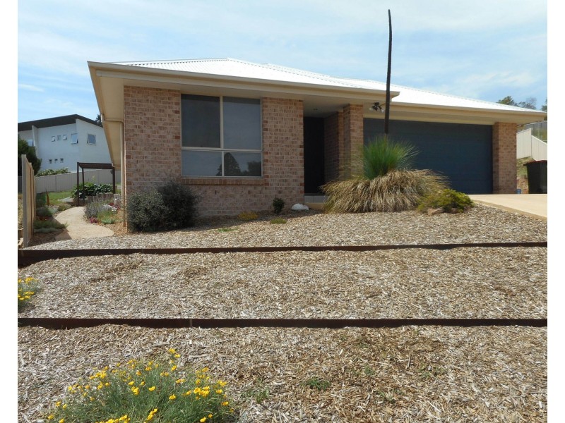 6 Patrick Cl, Blayney NSW 2799