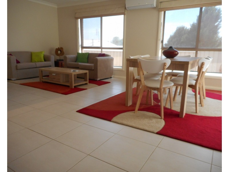 6 Patrick Cl, Blayney NSW 2799