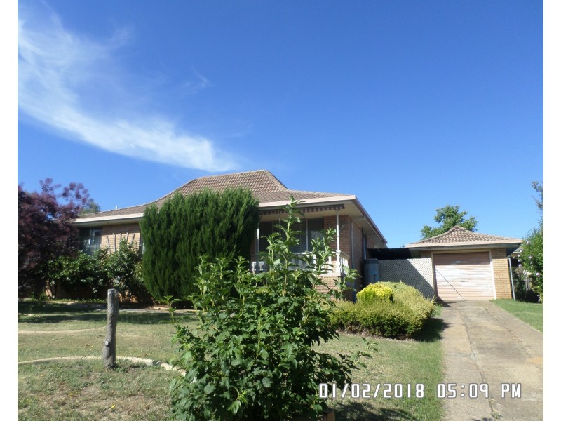 14 Torrens St, Blayney NSW 2799